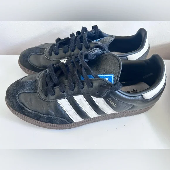 Adidas Boy’s Black Sambas Size 5.5 (Big Kid) - Picture 2 of 6